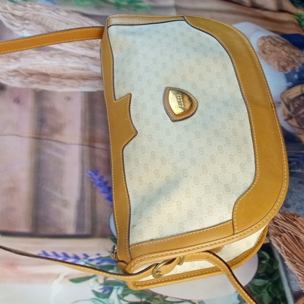 🗝️ Vintage Gucci Micro GG Cream and Tan Shoulder Bag - Picture 3 of 12